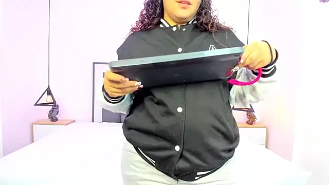 Snapshot of Ayla_martinez chatting on October 28, 2:15 am Ayla martinez online show from October 28, 2:15 am