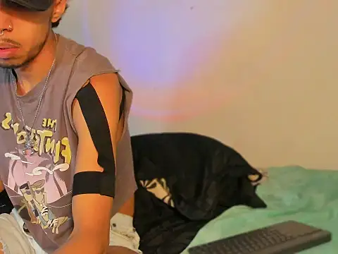 Snapshot of RyanRizzo chatting on October 9, 4:21 am RyanRizzo online show from October 9, 4:21 am