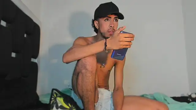 Snapshot of RyanRizzo chatting on October 15, 11:27 pm RyanRizzo online show from October 15, 11:27 pm