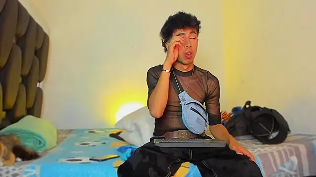 Snapshot of RyanRizzo chatting on November 13, 8:24 am RyanRizzo online show from November 13, 8:24 am