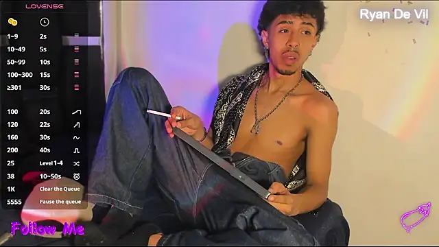 Snapshot of RyanRizzo chatting on February 10, 9:02 am RyanRizzo online show from February 10, 9:02 am