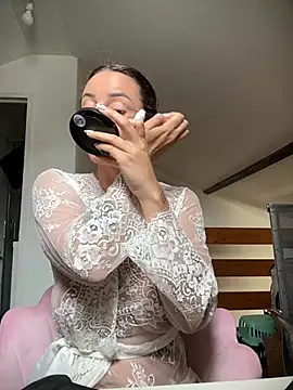 Snapshot of venusrey_ chatting on June 10, 12:48 pm venusrey online show from June 10, 12:48 pm