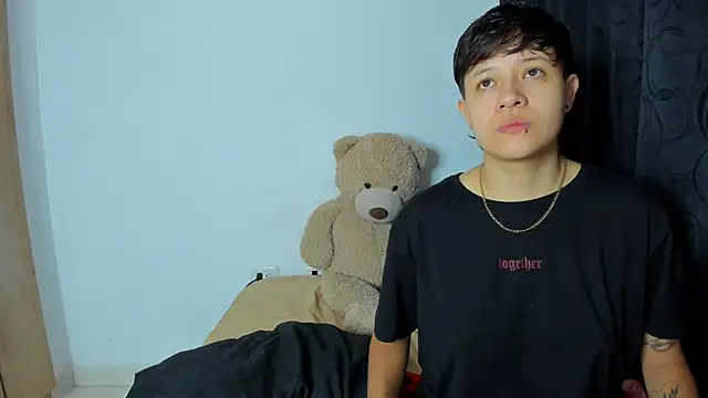 violet casper  online show from January 6, 10:02 am