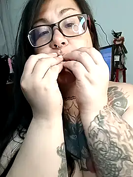 l1la Rav3n online show from December 17, 4:23 am