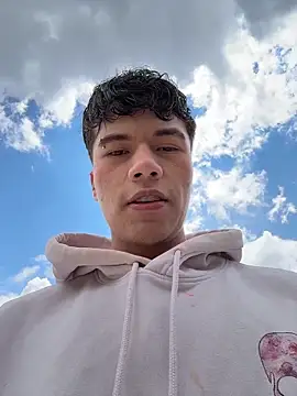 Snapshot of Logan_smith1 chatting on October 14, 5:47 pm Logan smith1 online show from October 14, 5:47 pm