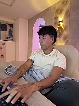 Snapshot of Logan_smith1 chatting on October 24, 6:21 am Logan smith1 online show from October 24, 6:21 am