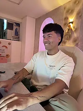 Snapshot of Logan_smith1 chatting on October 28, 5:11 am Logan smith1 online show from October 28, 5:11 am