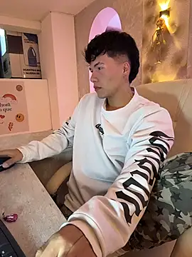 Snapshot of Logan_smith1 chatting on October 30, 5:31 am Logan smith1 online show from October 30, 5:31 am