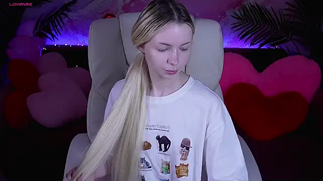 Snapshot of EviStar chatting on February 22, 7:51 am EviStar online show from February 22, 7:51 am