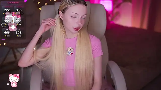 Snapshot of EviStar chatting on March 6, 8:33 am EviStar online show from March 6, 8:33 am