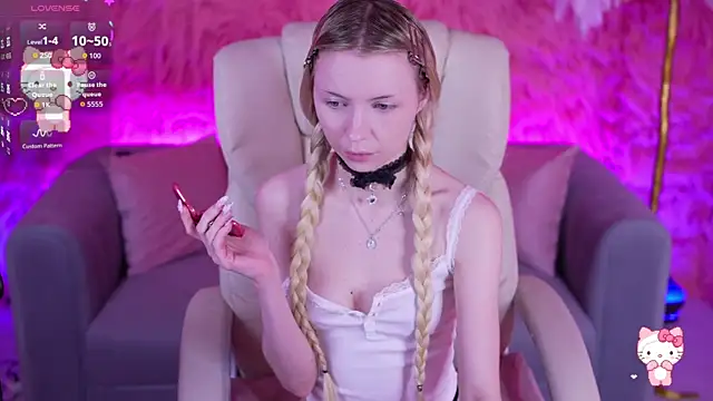 Snapshot of EviStar chatting on April 4, 7:17 am EviStar online show from April 4, 7:17 am