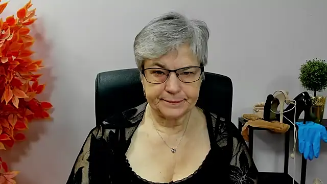 IrisDream online show from November 19, 7:08 am