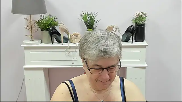 Snapshot of IrisDream chatting on January 7, 7:11 am IrisDream online show from January 7, 7:11 am