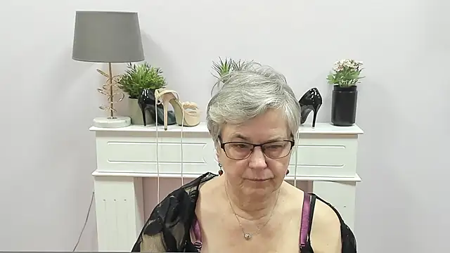 Snapshot of IrisDream chatting on January 14, 7:03 am IrisDream online show from January 14, 7:03 am