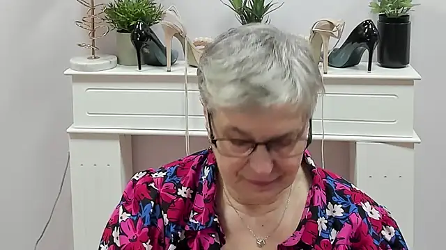 Snapshot of IrisDream chatting on February 26, 7:07 am IrisDream online show from February 26, 7:07 am