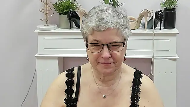 Snapshot of IrisDream chatting on March 17, 7:01 am IrisDream online show from March 17, 7:01 am