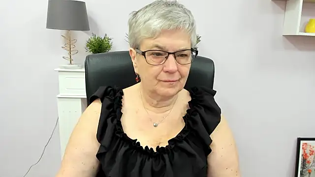 IrisDream online show from May 11, 5:57 am