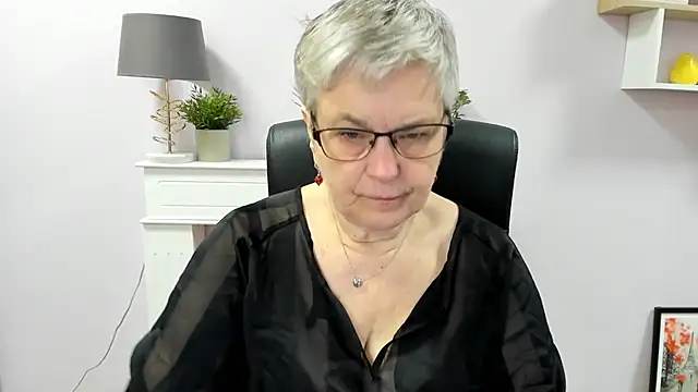 IrisDream online show from May 13, 6:11 am