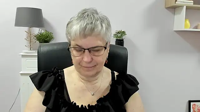 IrisDream online show from May 18, 6:08 am