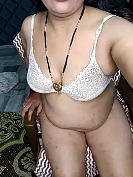 Snapshot of Cute-Raashii chatting on February 19, 2:01 am Cute-Raashii online show from February 19, 2:01 am