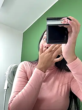 Snapshot of iiris_ chatting on November 25, 3:23 pm iiris online show from November 25, 3:23 pm