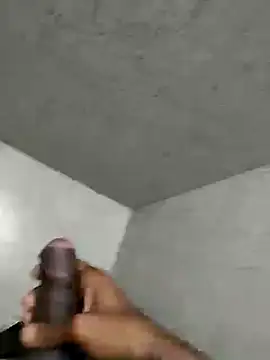 Snapshot of biggest_lund_ chatting on December 30, 3:03 am biggest lund online show from December 30, 3:03 am