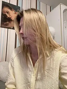 Snapshot of Liya_my chatting on February 18, 3:52 pm Liya my online show from February 18, 3:52 pm