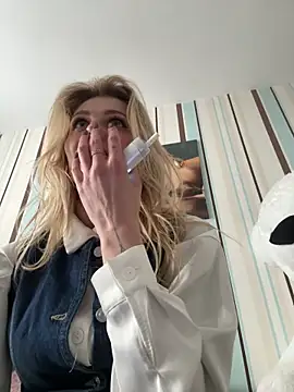 Snapshot of Liya_my chatting on April 30, 12:00 pm Liya my online show from April 30, 12:00 pm