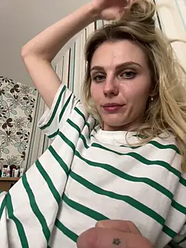 Snapshot of Liya_my chatting on June 8, 8:20 pm Liya my online show from June 8, 8:20 pm
