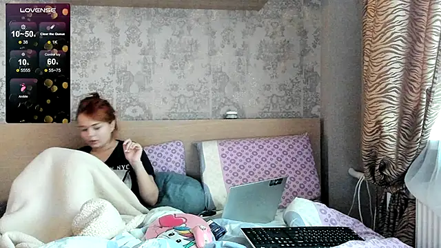 purebeautie13 online show from December 19, 11:07 am