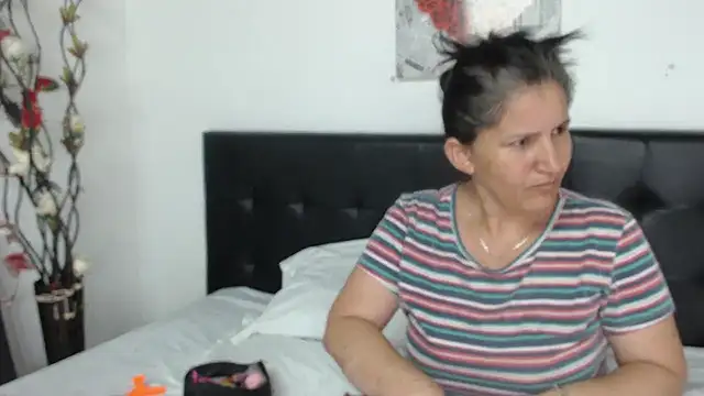 Angelinna Milf online show from January 7, 2:31 am