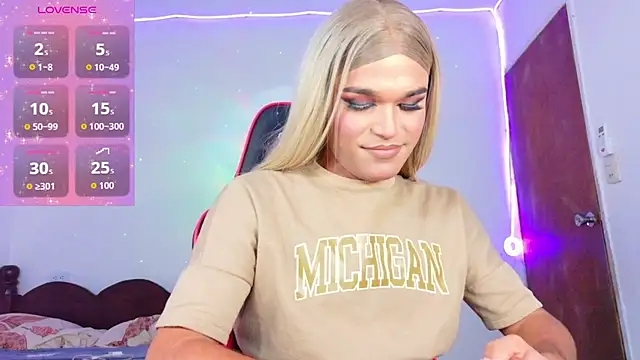 Snapshot of AllisonsweetZ chatting on October 16, 6:42 pm AllisonsweetZ online show from October 16, 6:42 pm