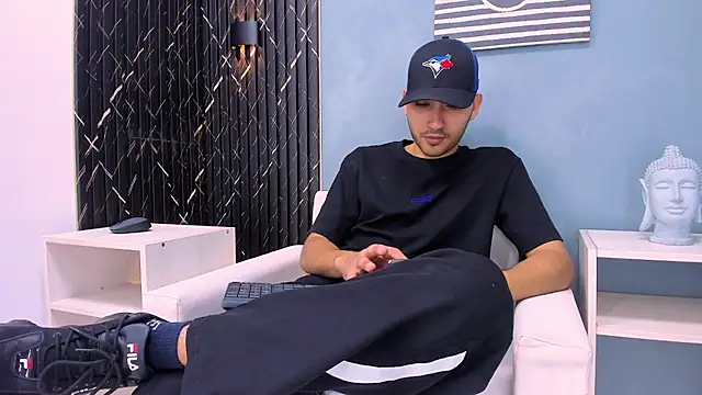 Liam crox online show from December 24, 8:16 pm