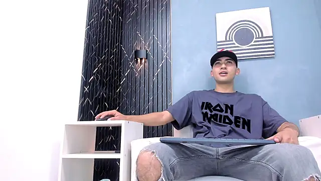 Liam crox online show from January 7, 9:14 pm