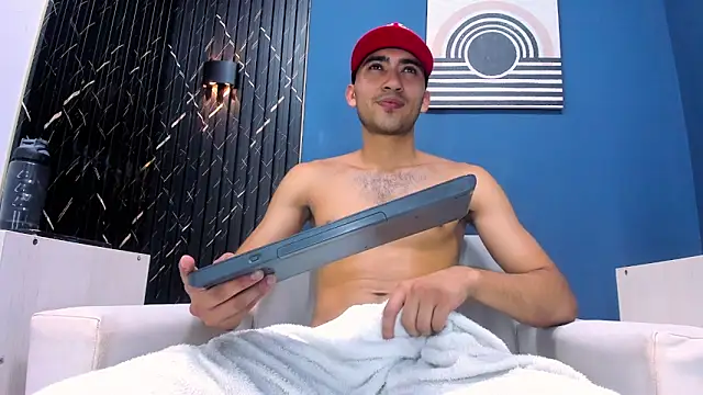 Liam crox online show from January 31, 10:10 pm