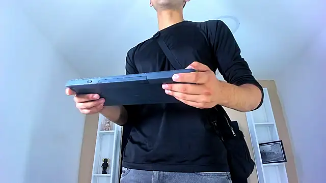 Liam crox online show from February 6, 1:05 am