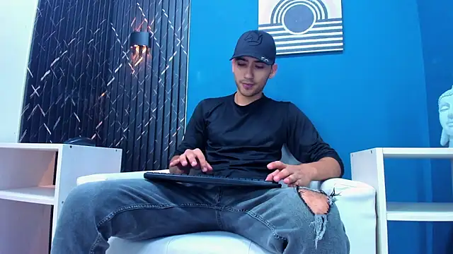 Liam crox online show from February 7, 11:34 pm