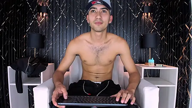 Liam crox online show from February 18, 1:43 am