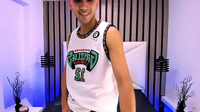 Liam crox online show from March 8, 6:47 pm