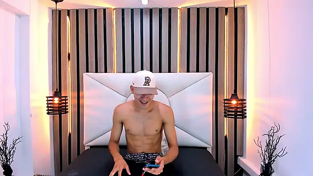 Liam crox online show from March 10, 4:25 pm