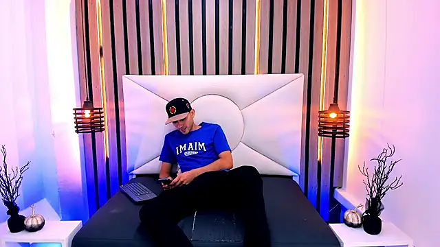 Liam crox online show from March 12, 4:13 pm