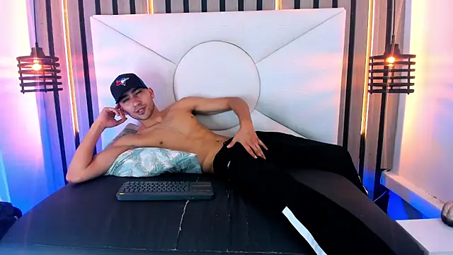 Liam crox online show from March 14, 7:34 pm