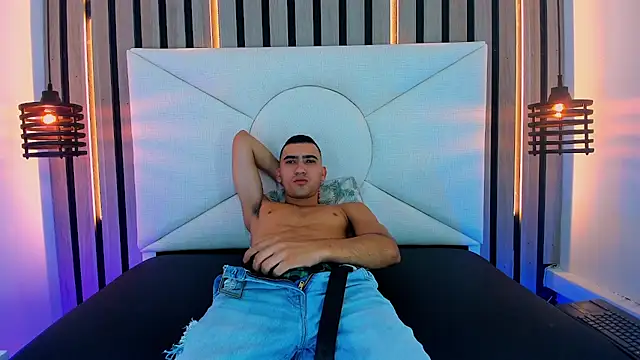 Liam crox online show from March 22, 3:20 pm