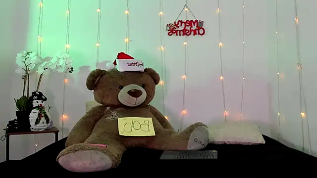 Snapshot of kendal_scott1 chatting on December 3, 6:38 pm kendal scott1 online show from December 3, 6:38 pm