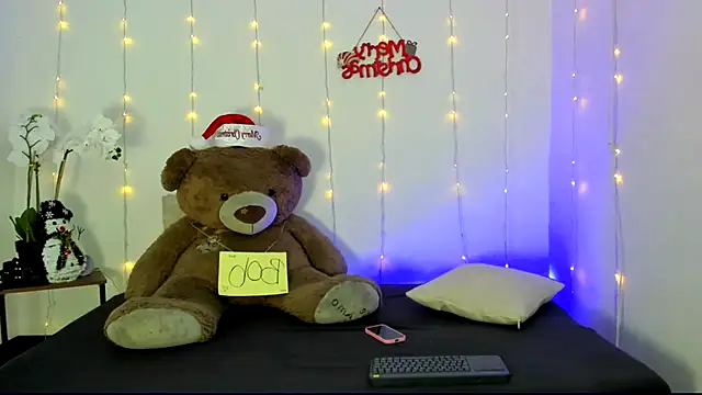 Snapshot of kendal_scott1 chatting on December 6, 8:40 pm kendal scott1 online show from December 6, 8:40 pm