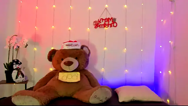 Snapshot of kendal_scott1 chatting on December 16, 10:24 pm kendal scott1 online show from December 16, 10:24 pm