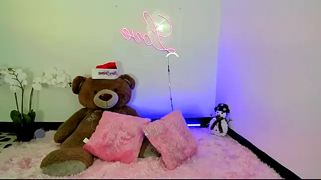 Snapshot of kendal_scott1 chatting on December 18, 9:08 pm kendal scott1 online show from December 18, 9:08 pm