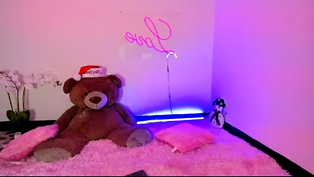 Snapshot of kendal_scott1 chatting on December 21, 7:16 pm kendal scott1 online show from December 21, 7:16 pm