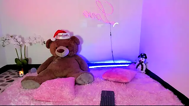 Snapshot of kendal_scott1 chatting on December 23, 6:16 pm kendal scott1 online show from December 23, 6:16 pm