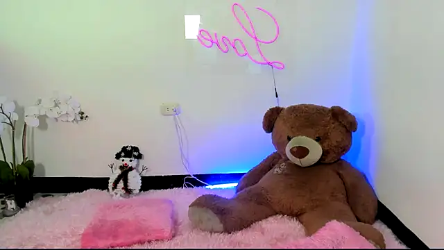 Snapshot of kendal_scott1 chatting on January 5, 10:08 pm kendal scott1 online show from January 5, 10:08 pm